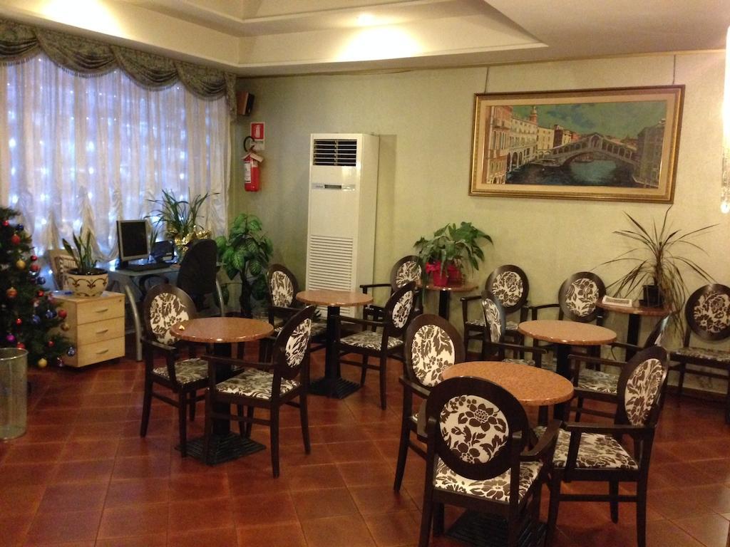 Hotel Vienna Marghera Esterno foto