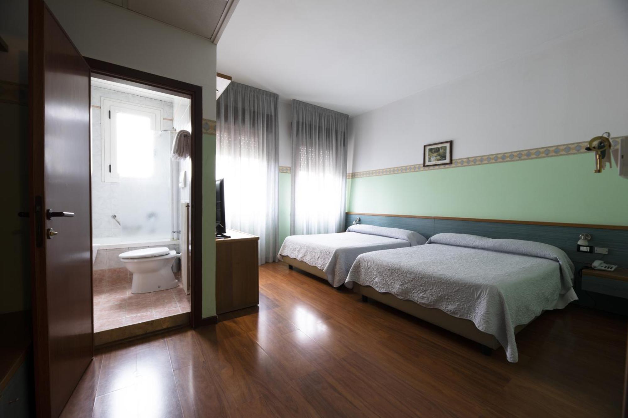 Hotel Vienna Marghera Esterno foto