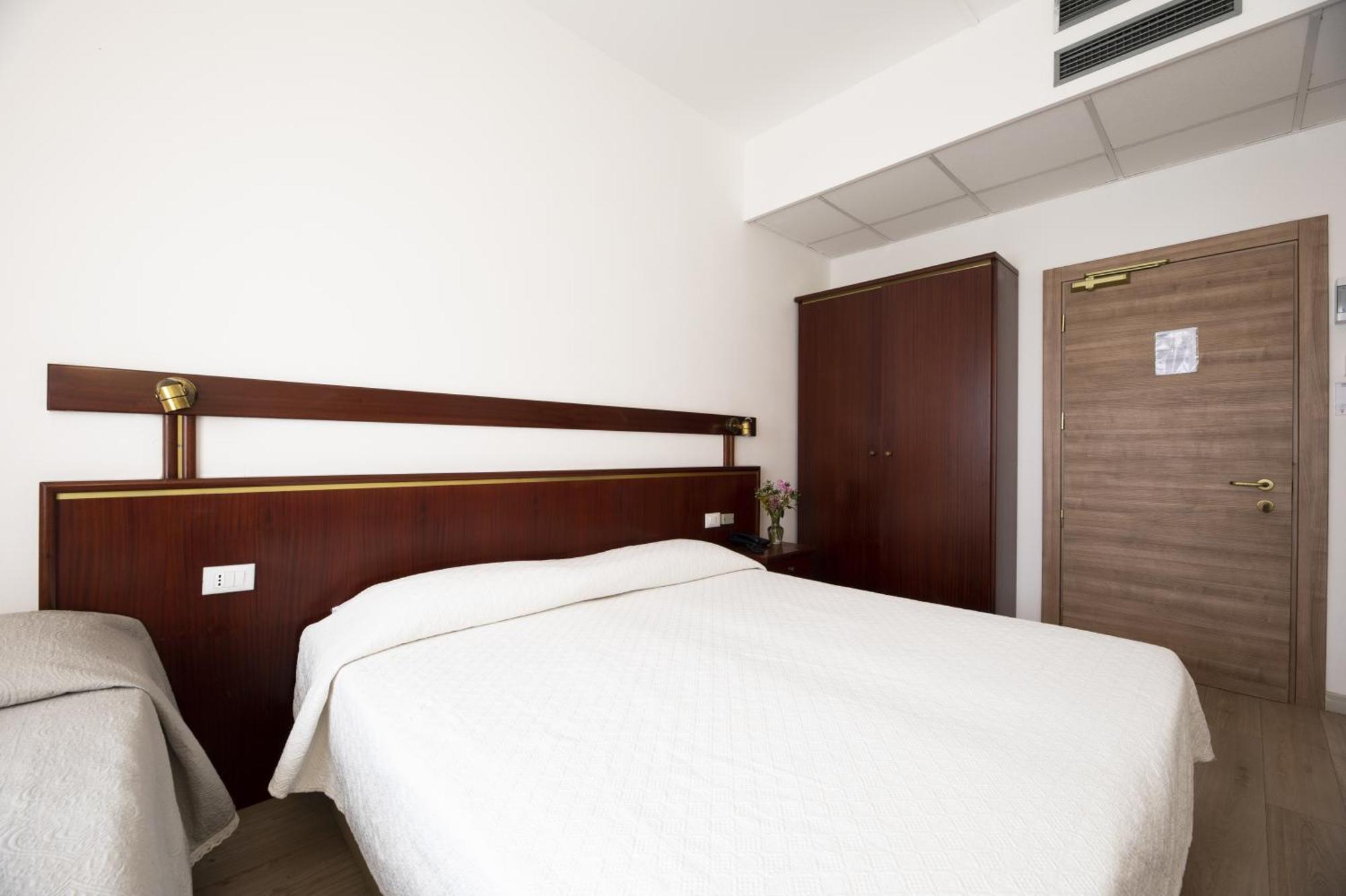 Hotel Vienna Marghera Esterno foto