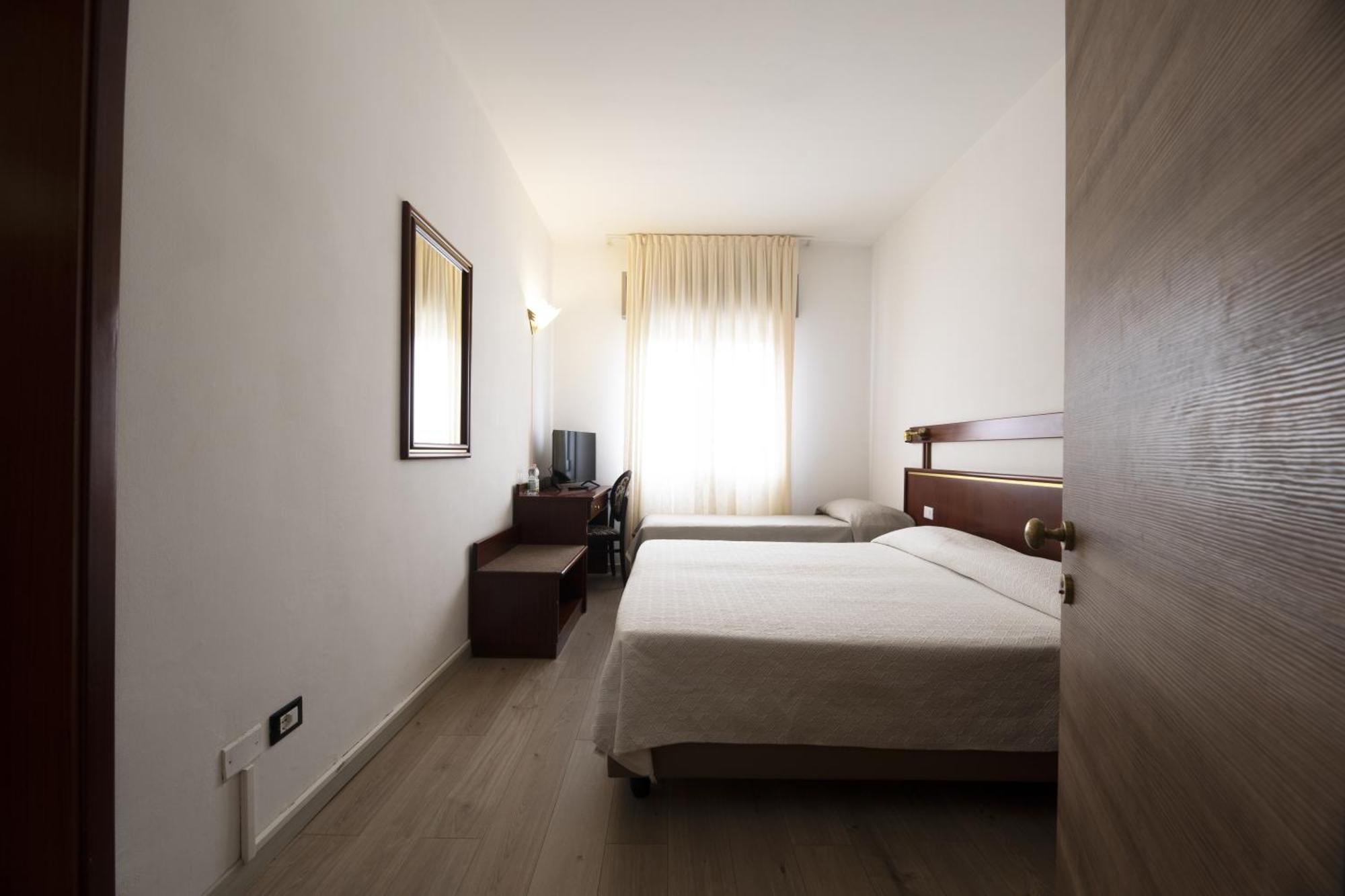 Hotel Vienna Marghera Esterno foto