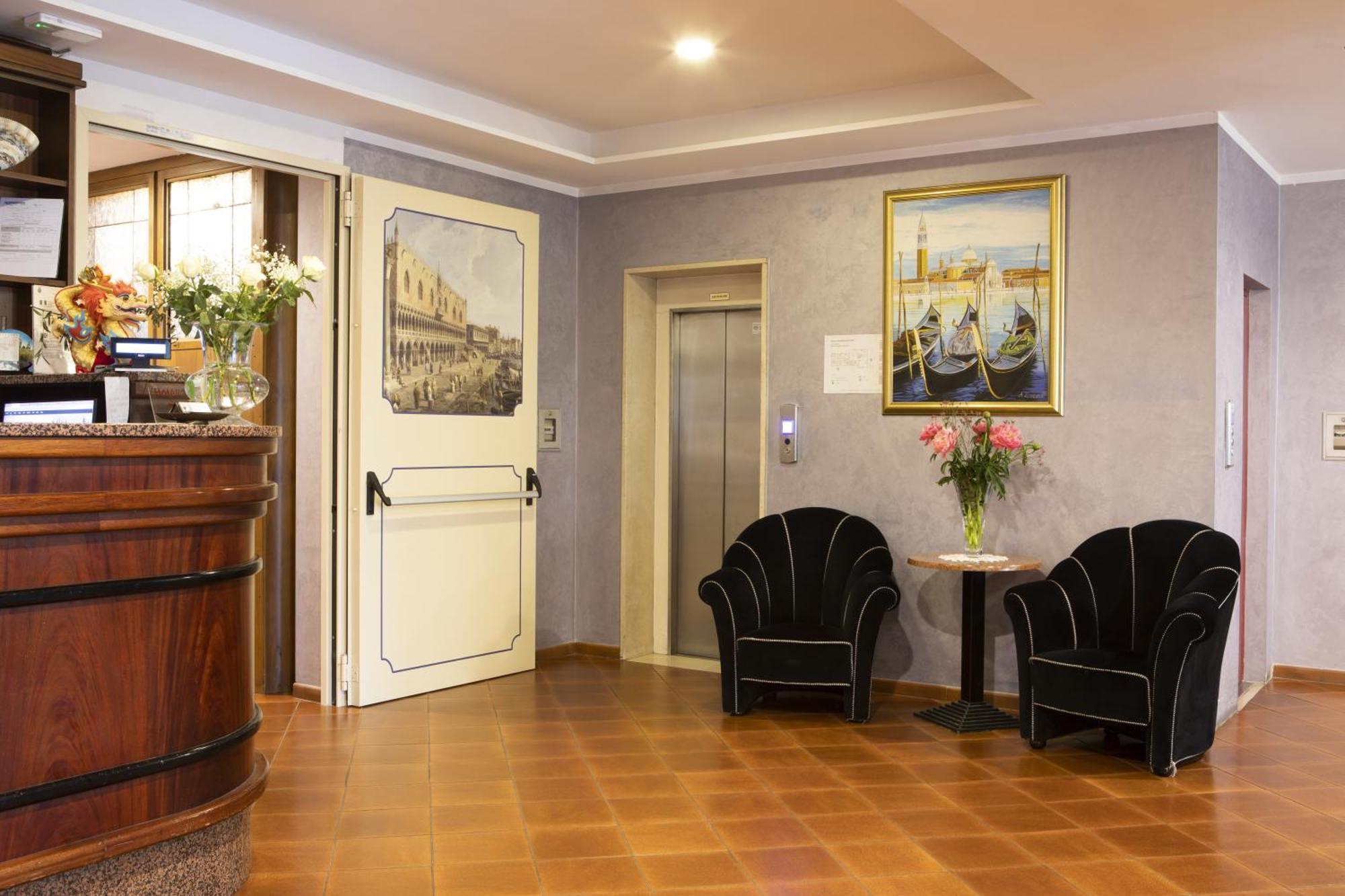Hotel Vienna Marghera Esterno foto