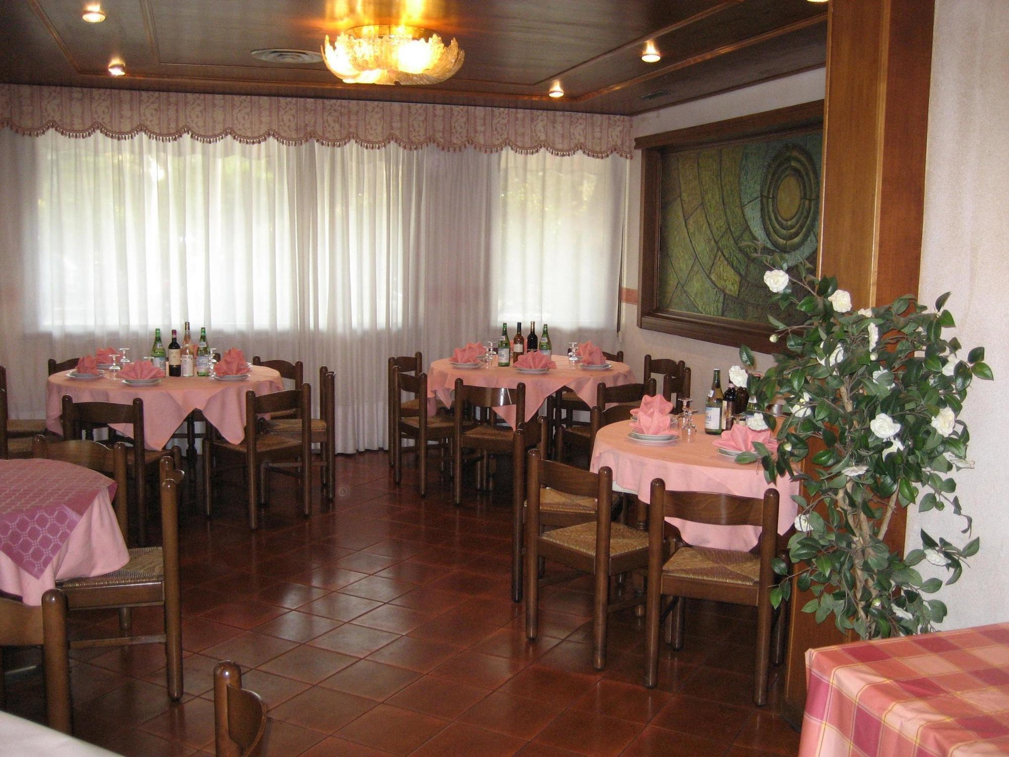Hotel Vienna Marghera Esterno foto