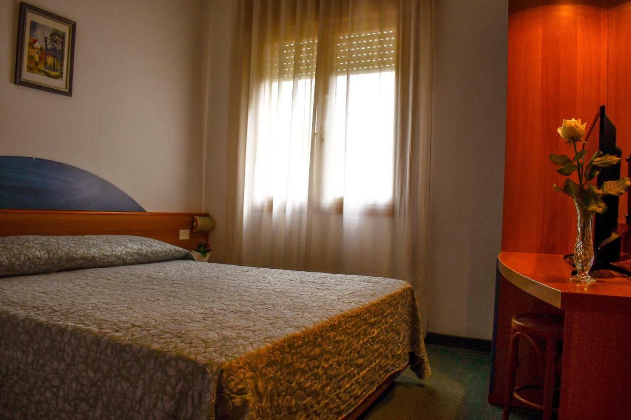 Hotel Vienna Marghera Esterno foto